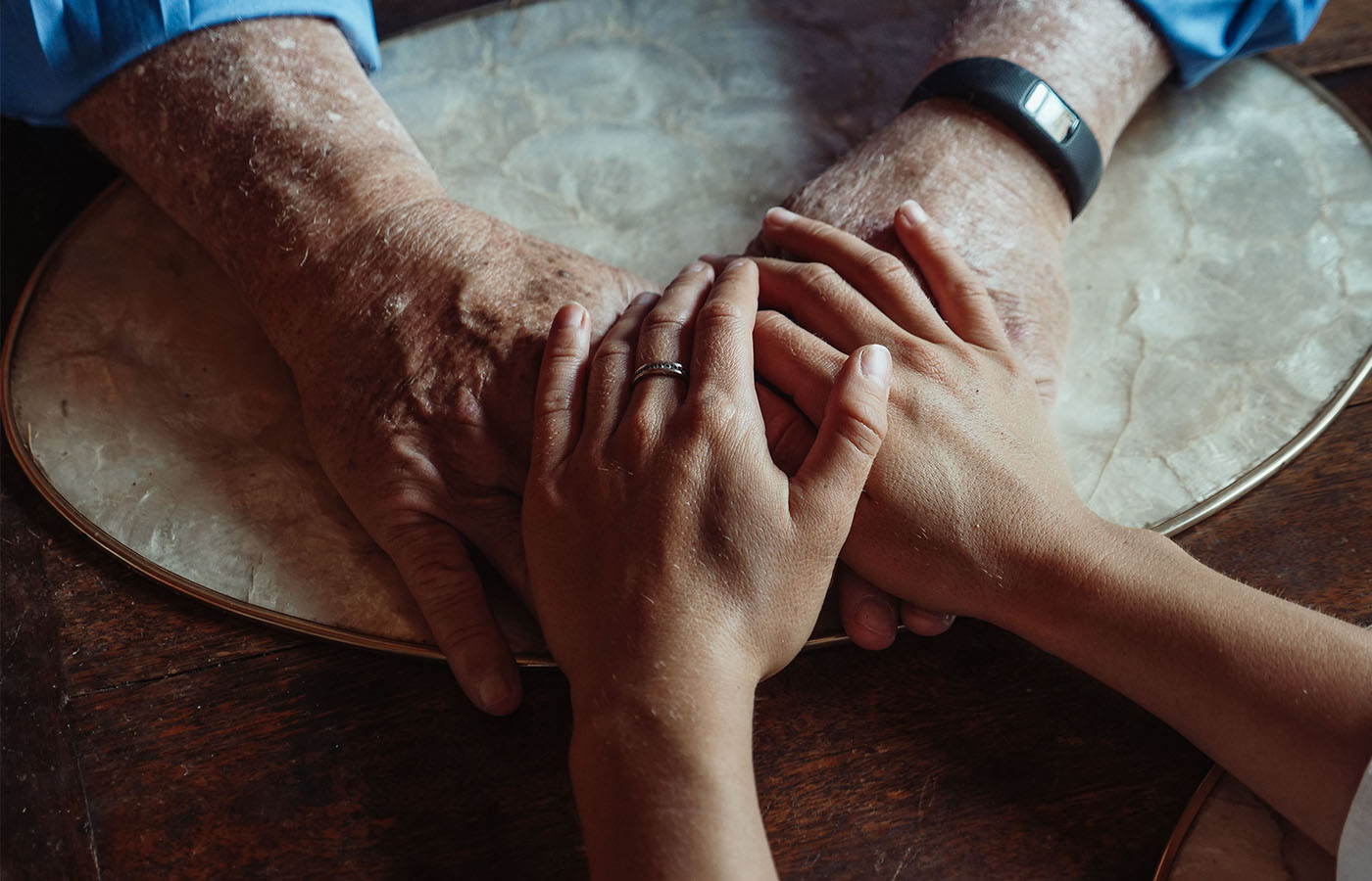 Gesto di sostegno e vicinanza tra persone